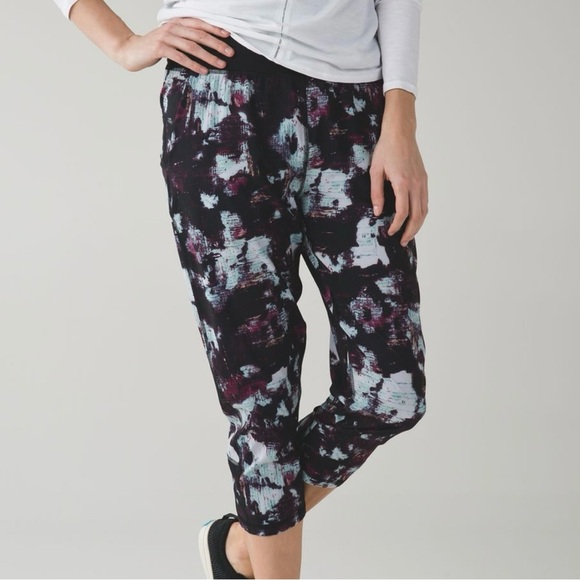 Lululemon cropped pants - Picture 1 of 6